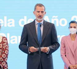 Don Felipe durante su intervención junto a Doña Letizia